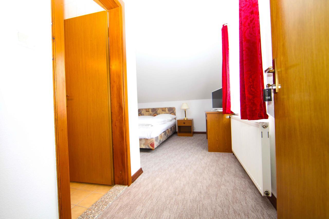 Hard Rock Rooms For Two Livno Exterior foto